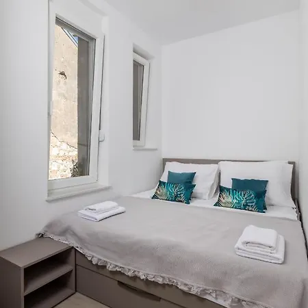 Balcony Pampas By Book-rijeka * 리예카