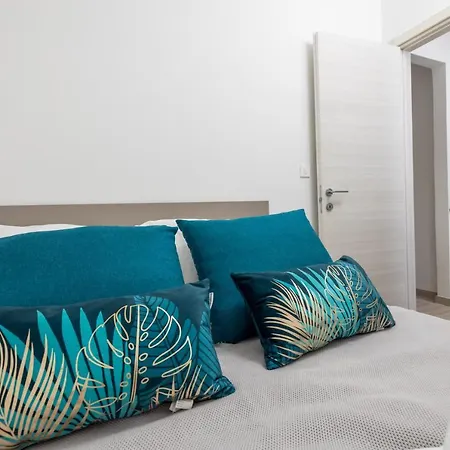 Balcony Pampas By Book-rijeka * 리예카