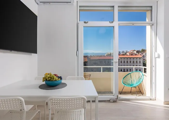 Balcony Pampas By Book-rijeka Appartamento *