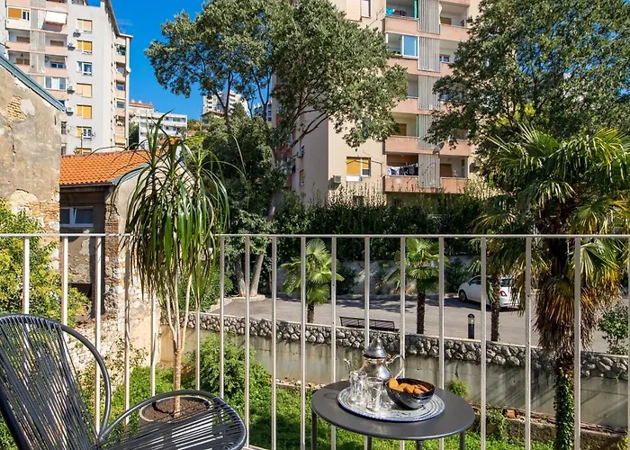 Balcony Pampas By Book-rijeka