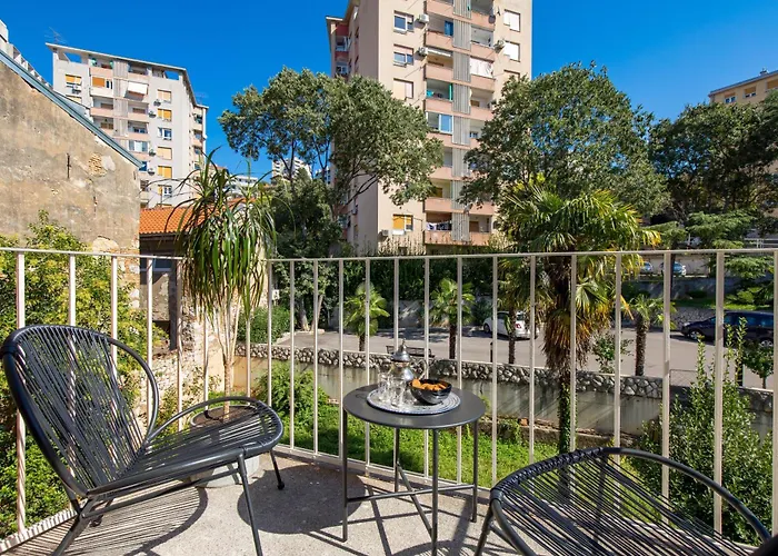 Balcony Pampas By Book-rijeka * Rijeka